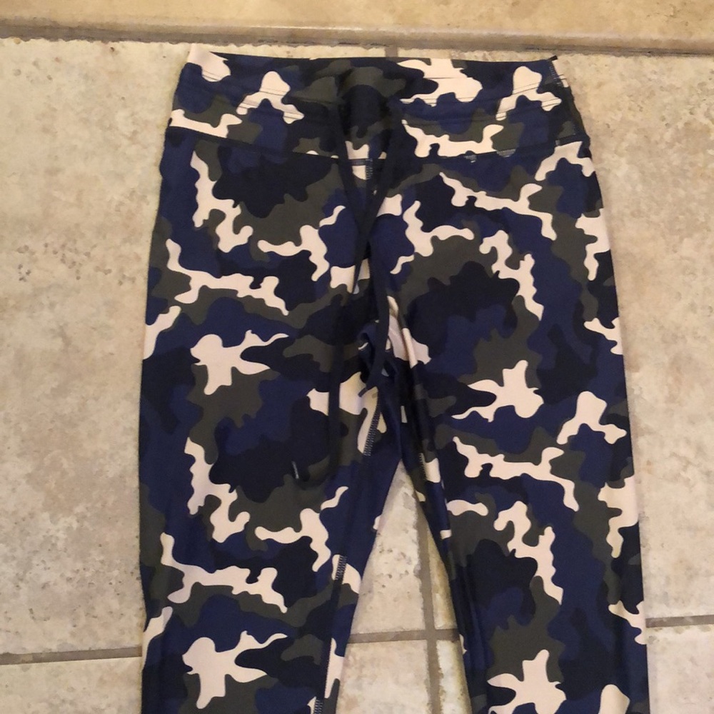The Upside Camouflage Leggings - Picture 2 of 10